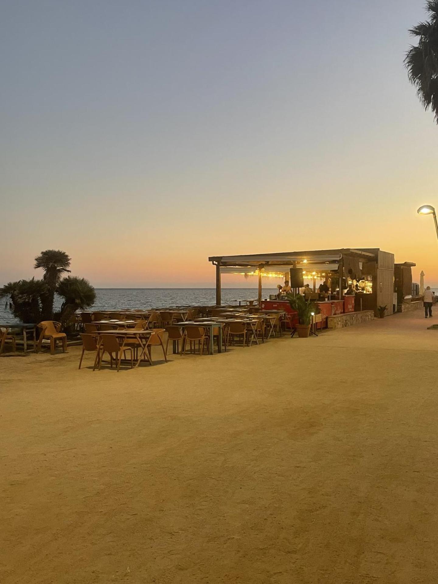 Espectacular Casa Indiana En Primera Linea De Mar Vilassar De Mar Zewnętrze zdjęcie